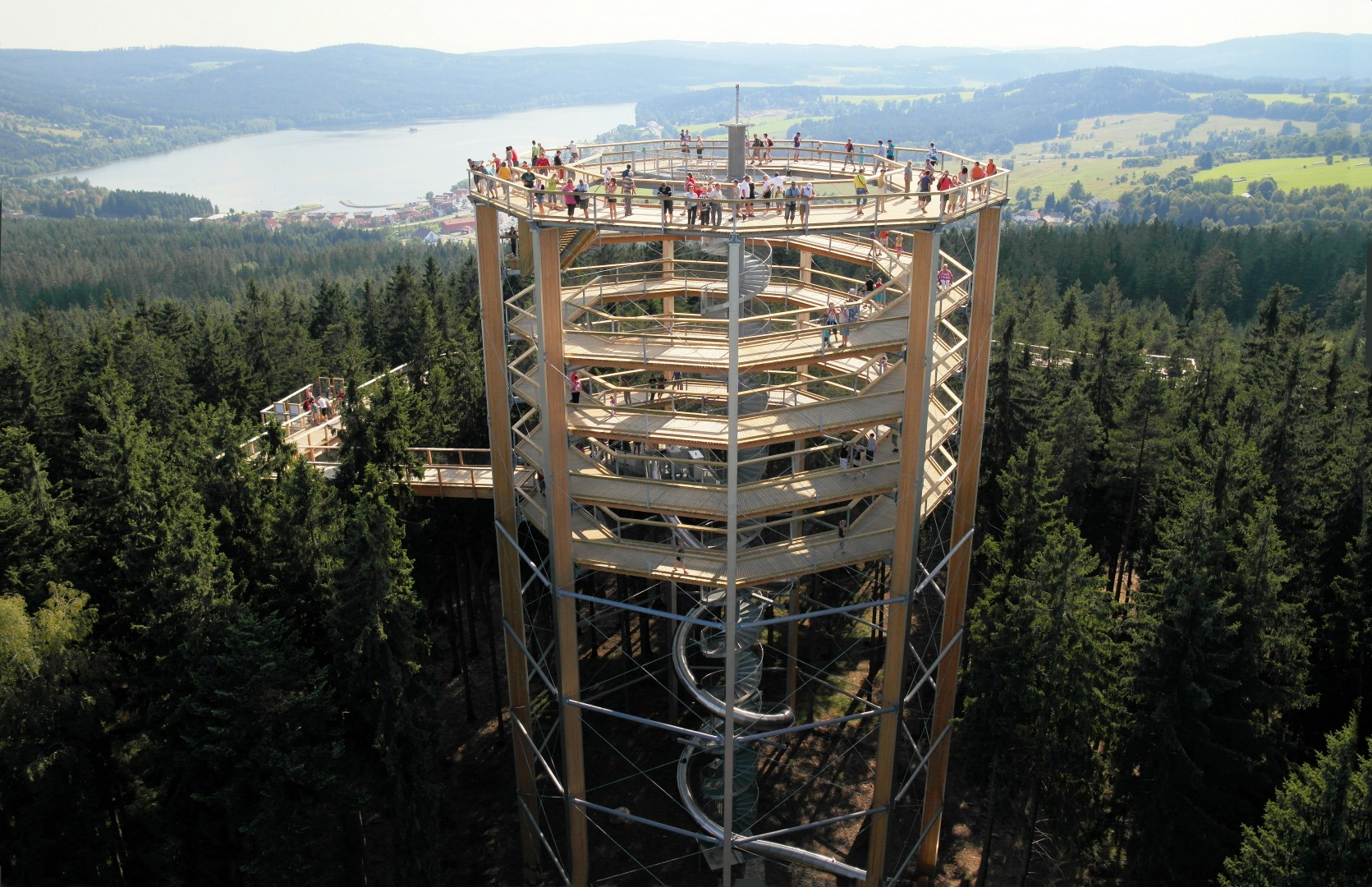 Stezka korunami stromů byla otevřena v roce 2012 a byla tak vůbec první svého druhu v České republice.